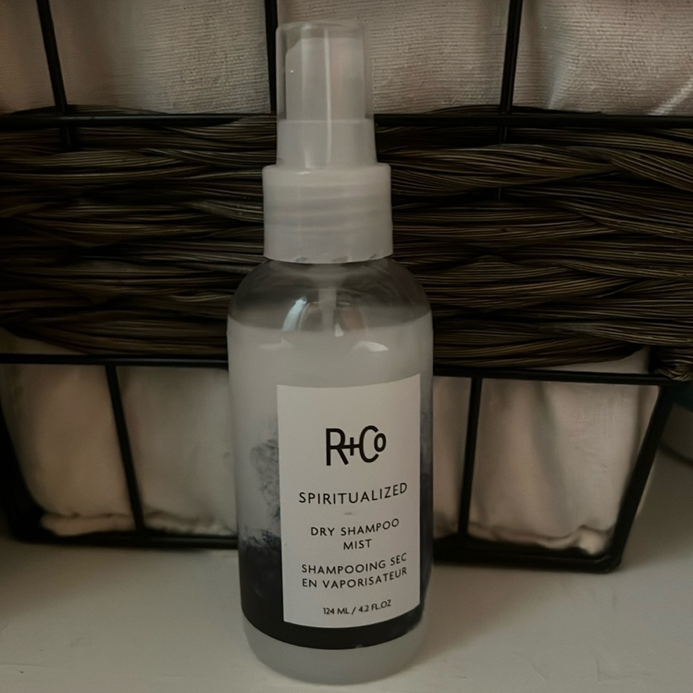 R+Co Spiritualized Dry Shampoo Mist